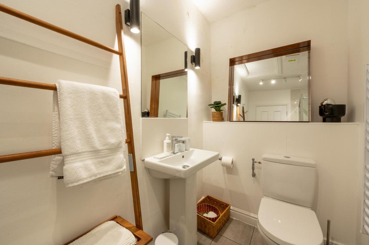 Contemporary Apartment On The Historic Rows Chester Zewnętrze zdjęcie